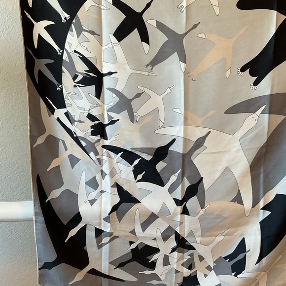 Vintage Luc ANGUHADLUQ “Flying Geese” Silk Scarf Part of Italian Series, - Picture 6 of 6